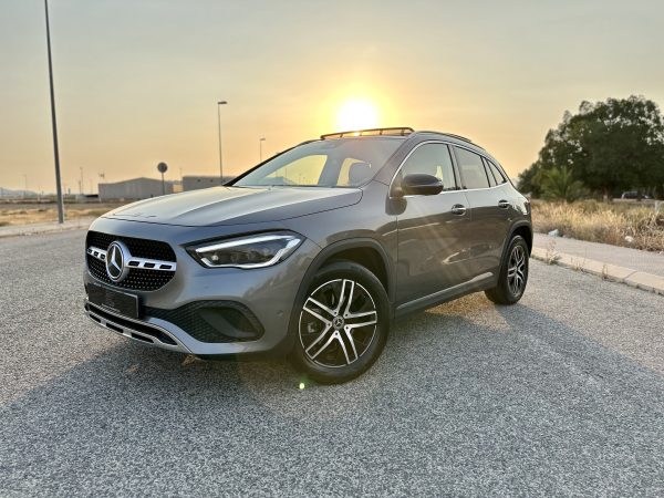 MERCEDES GLA 200D CON TECHO